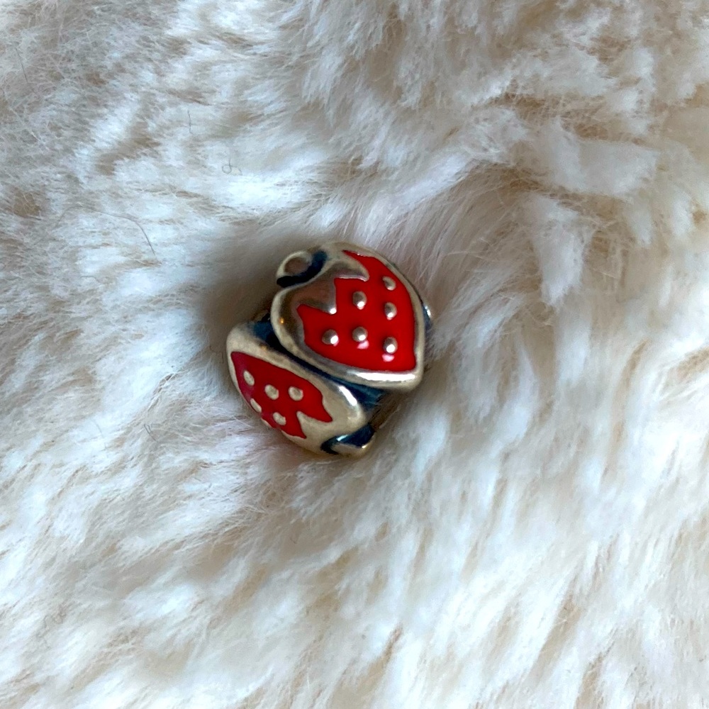 Authentic Pandora Sweet Berry strawberry threaded charm retired rare